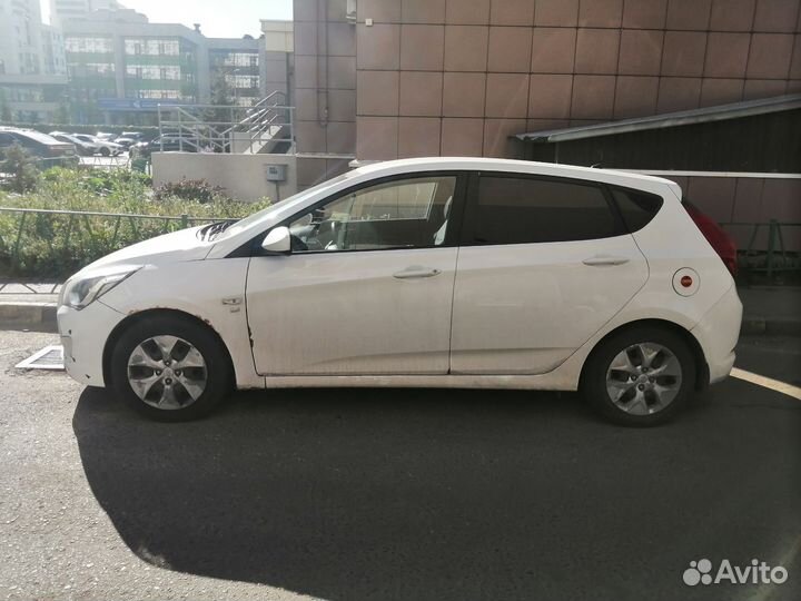 Hyundai Solaris 1.6 МТ, 2016, битый, 253 572 км