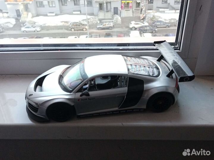 Машинка пластиковая