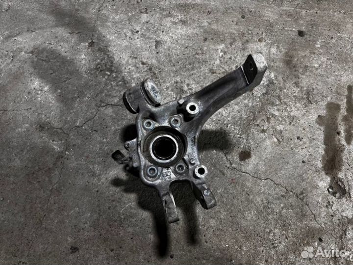 Кулак поворотный задний левый Audi A8 D3 6.0W12BTH