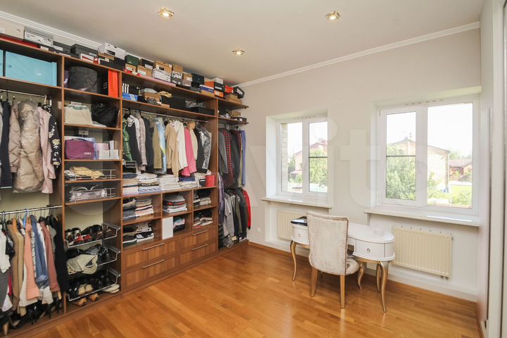 Дом 351 м² на участке 8 сот.