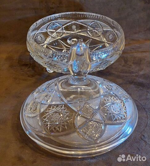Хрустальные конфетницы с крышкой Чехия