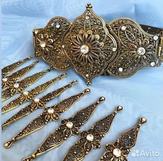 Национальный пояс и нагрудник