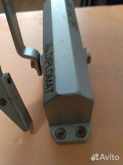 Доводчик дверной Diplomat