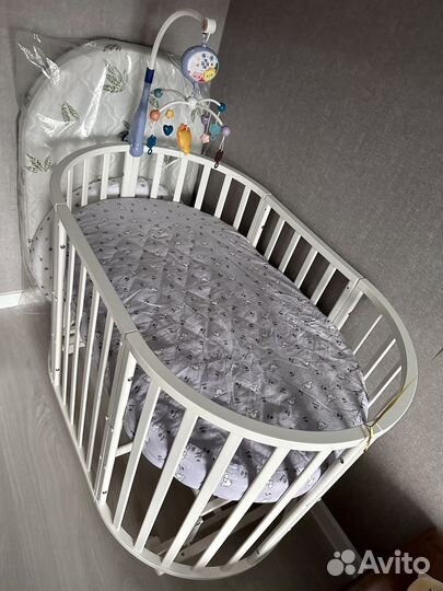 Детская кроватка с маятником круг/овал +матрасы