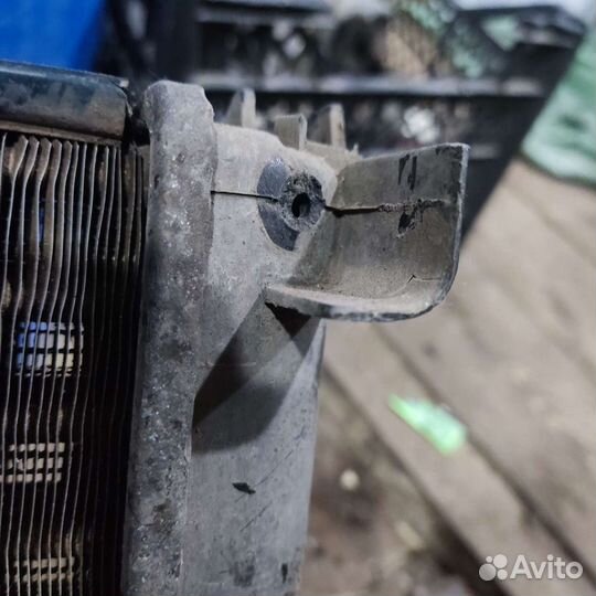 Продам радиатор Пежо 406