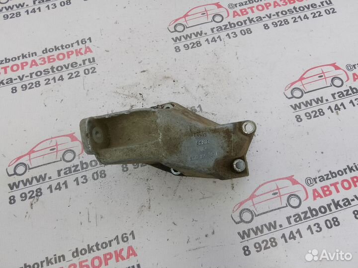 Кронштейн двигателя левый VW Passat B5