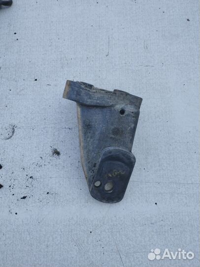 Кронштейн двигателя левый vоlvo 760 вольво 760