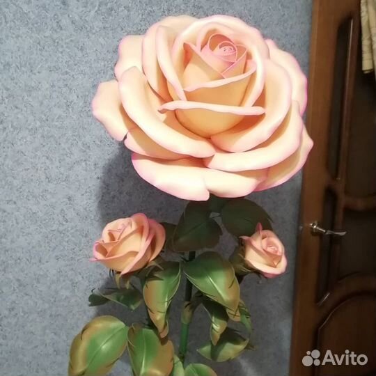 Ростовая роза с бутонами торшер