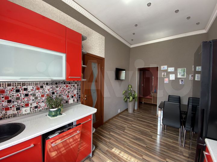 3-к. квартира, 102 м², 3/3 эт.