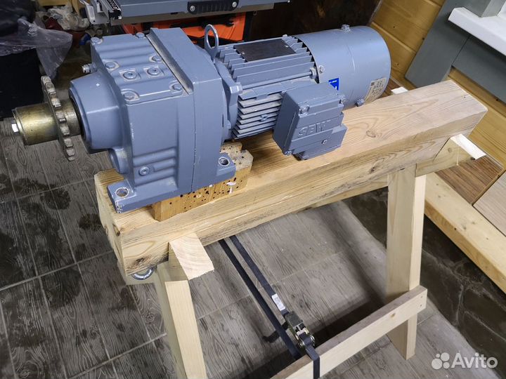 Моторредуктор SEW-eurodrive трехфазный 550Вт