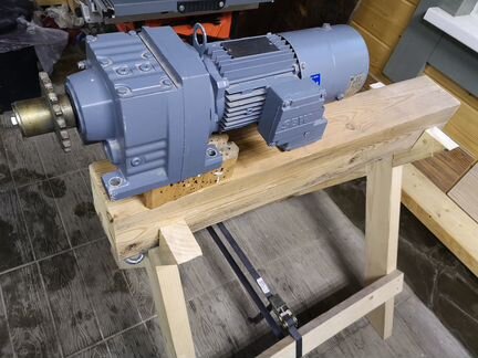 Моторредуктор SEW-eurodrive трехфазный 550Вт