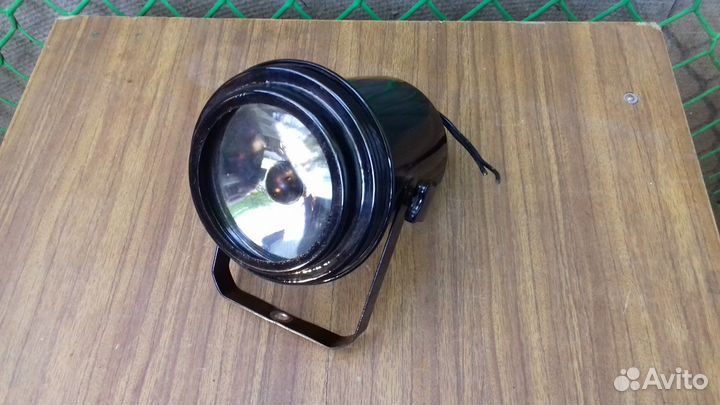 Прожектор узконаправленного света