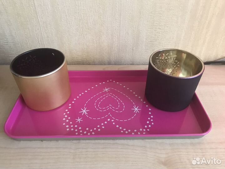 Поднос ярко-розовый метал.+2 подсвечника, новые