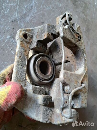 Суппорт задний Volvo S80