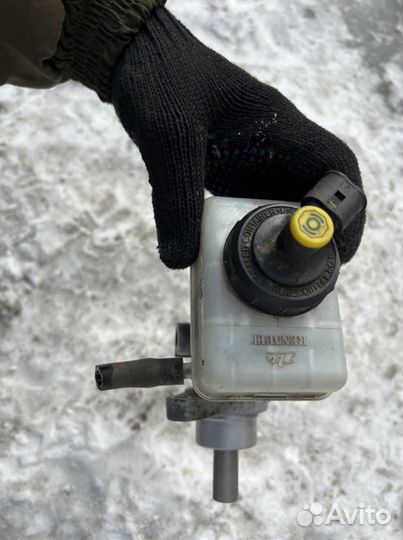 Главный тормозной цилиндр Renault Duster 1.6 2wd