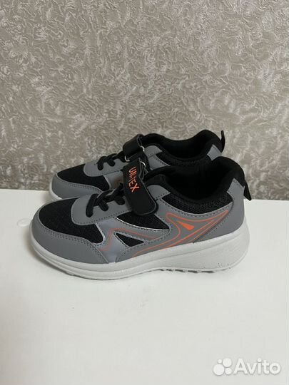 Новые кроссовки юничел 28