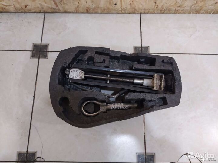 Органайзер (набор инструментов) Skoda Rapid