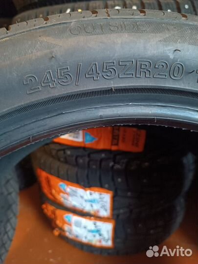 Sonix L-Zeal 56 245/45 R20 103W