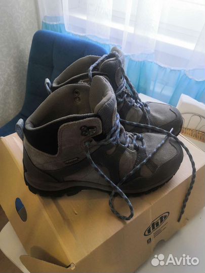 Трекинговые ботинки