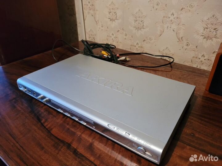 Продаю видеопроигрыватель Akira