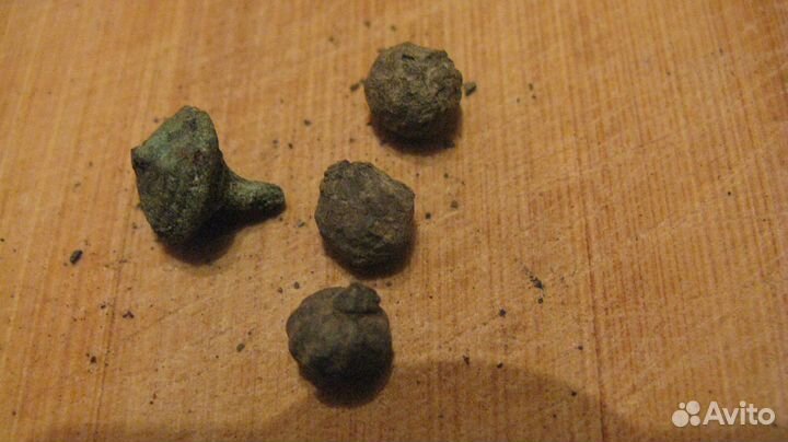 Старинные пуговицы приблизительно 16-17 век бронза