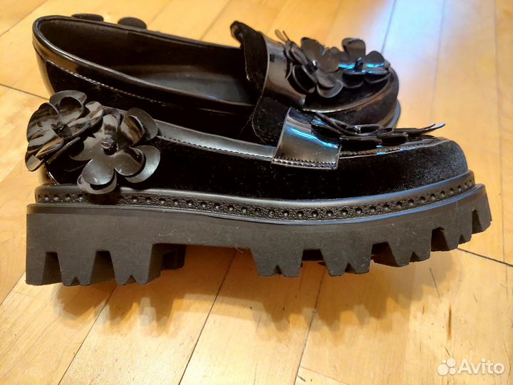Лоферы женские 38 размер новые