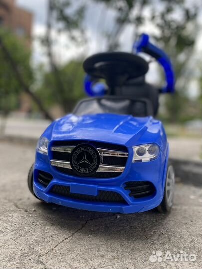 Машина каталка толокар с ручкой