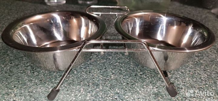 Металлическая двойная миска на подставке