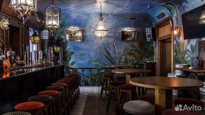 Раннер, помощник официанта, помощник бармена