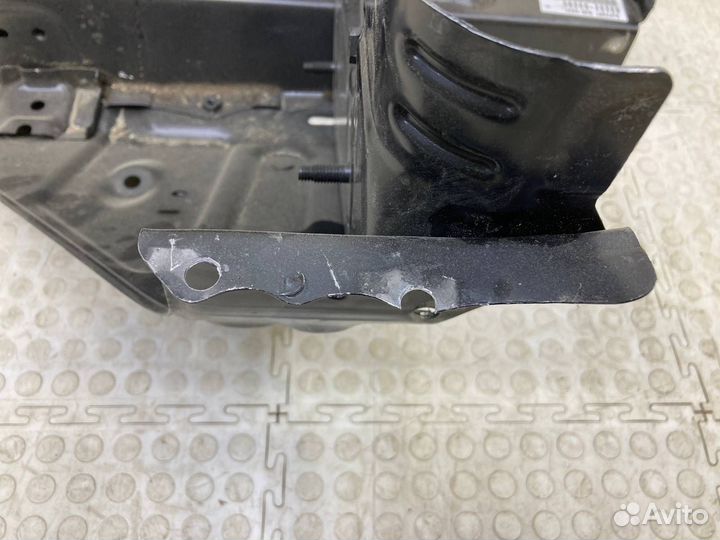 Панель передняя телевизор Toyota Land Cruiser 200