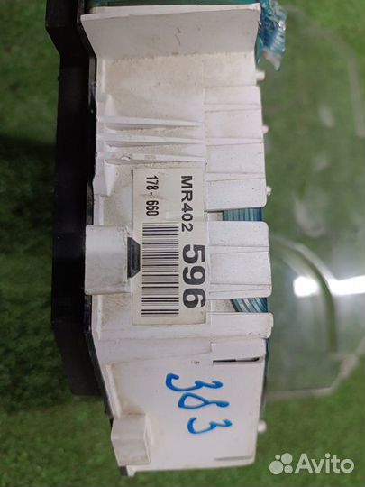 Панель приборов Mitsubishi Pajero V 6G74 2000-2006