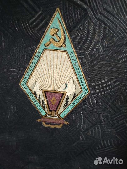 Патефон(работает) +иглы; пластинки 16шт(отдельно)