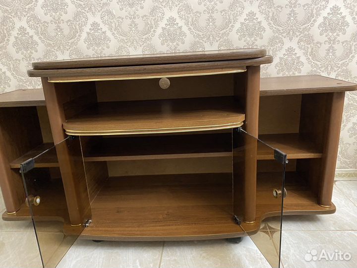 Tv- zona с полками