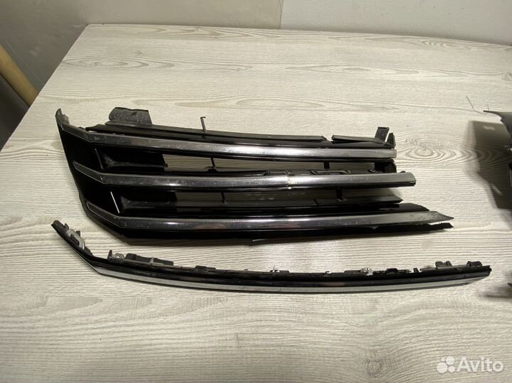 Молдинги решетки радиатора Passat b7