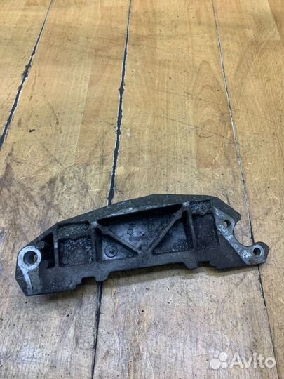 Кронштейн двигателя Chrysler Pt Cruiser ECC 2002