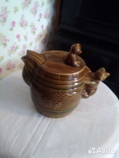 Бочонок с медведями (графин, штоф)