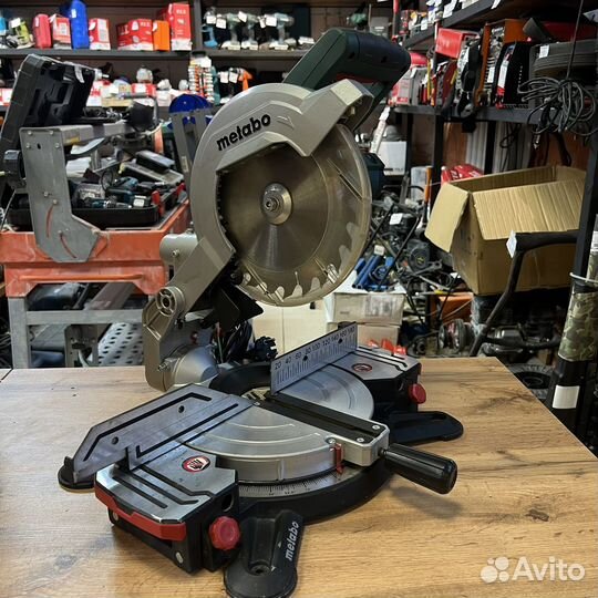 Сетевая торцовочная пила Metabo KS 216 M Lasercut