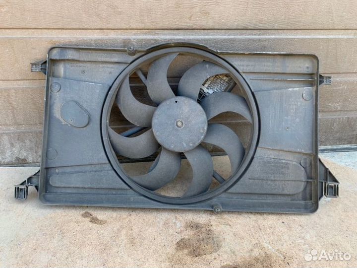 Вентилятор охлаждения радиатора Ford Focus 2