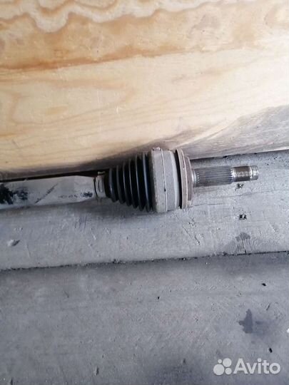 Передний правый привод от Тойоты Короллы 2010 года