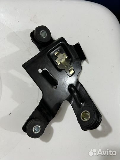 Кронштейн бачка гур camry 30,40