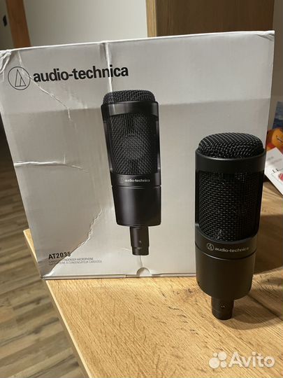 Студийный микрофон audio-technika AT2035