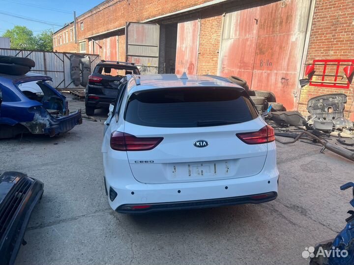 В разборе Киа Сид 3 универсал год 2019 двигатель 1