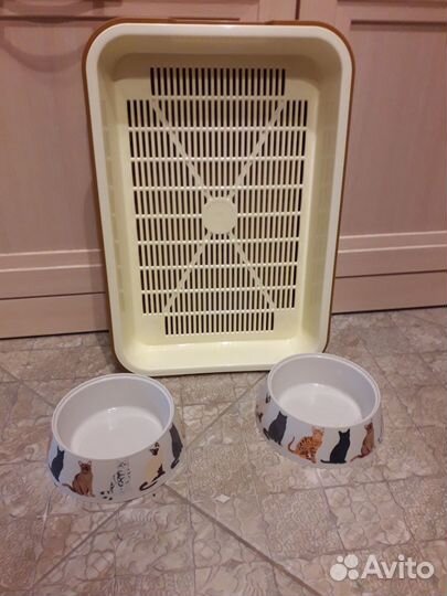 Лоток и миски для котика