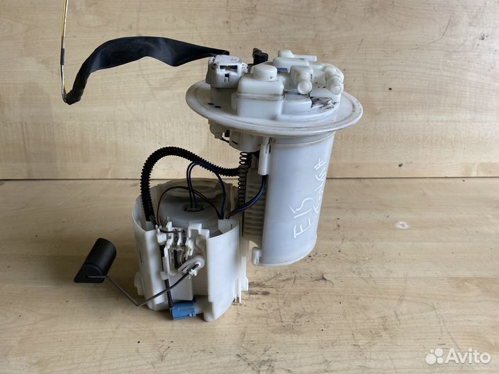 Насос топливный Toyota Corolla E15