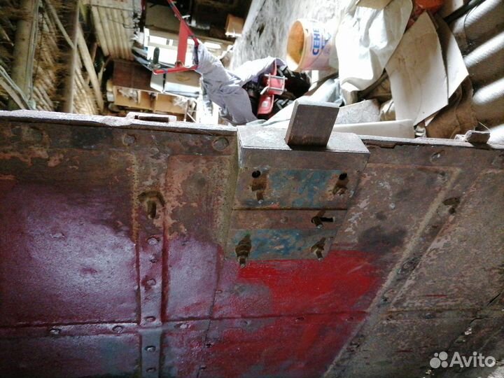 Старинная кованая дверь