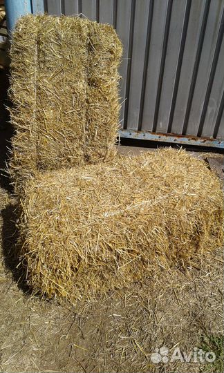 Солома в мешках и тюках