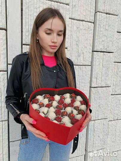 Клубника в шоколаде сердце L, клубничный набор