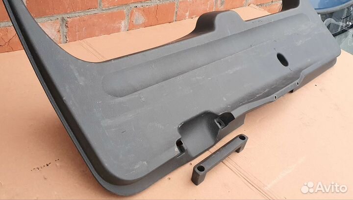 Обшивка крышки багажника Ford Explorer 3