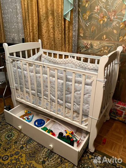 Кроватка детска с маятником красная звезда можга