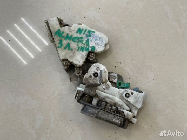 Замок боковой двери задний левый Nissan Almera N15